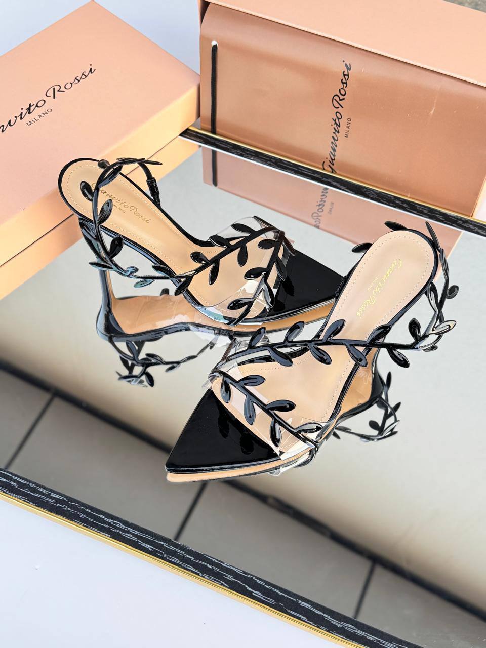 Giamito Rossi
Size 36-41
110 dhs❤️

Zain21
♥️♥️♥️
