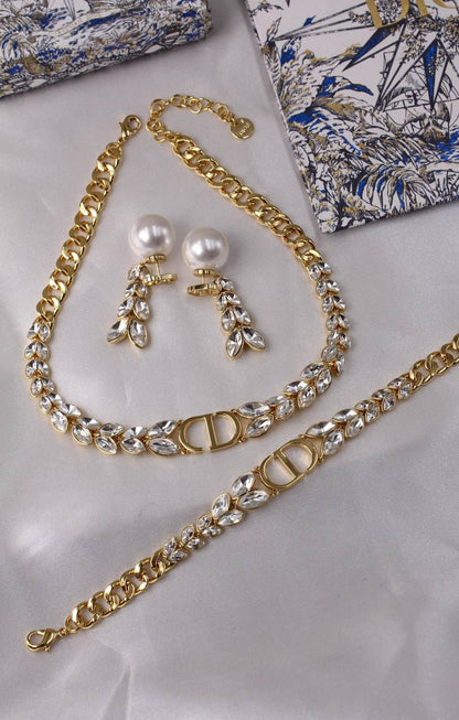 DIOR 🤍
* ⁠↗️ *Super Master Quality ®️*⬆️
* DIOR CD Chain Links with Stones PENDANT , EARINGS & BRACLET 

*360 dhs🌺*  with *Normal* Box & Bag
*380 dhs🌺*  with 2 *Orignal* Packaging 🎁

Zain209
♥️♥️♥️