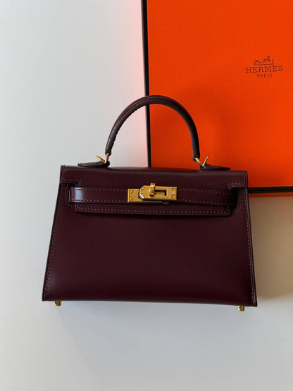 Hermes
minikelly 19cm💕
master quality😍with box❤️
340 dhs❤️💚❤️💚

Zain52
💚❤️💚