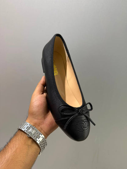 Chanel
Size 36 to 41 
110 dhs🇦🇪🇦🇪

Zain82
♥️♥️♥️