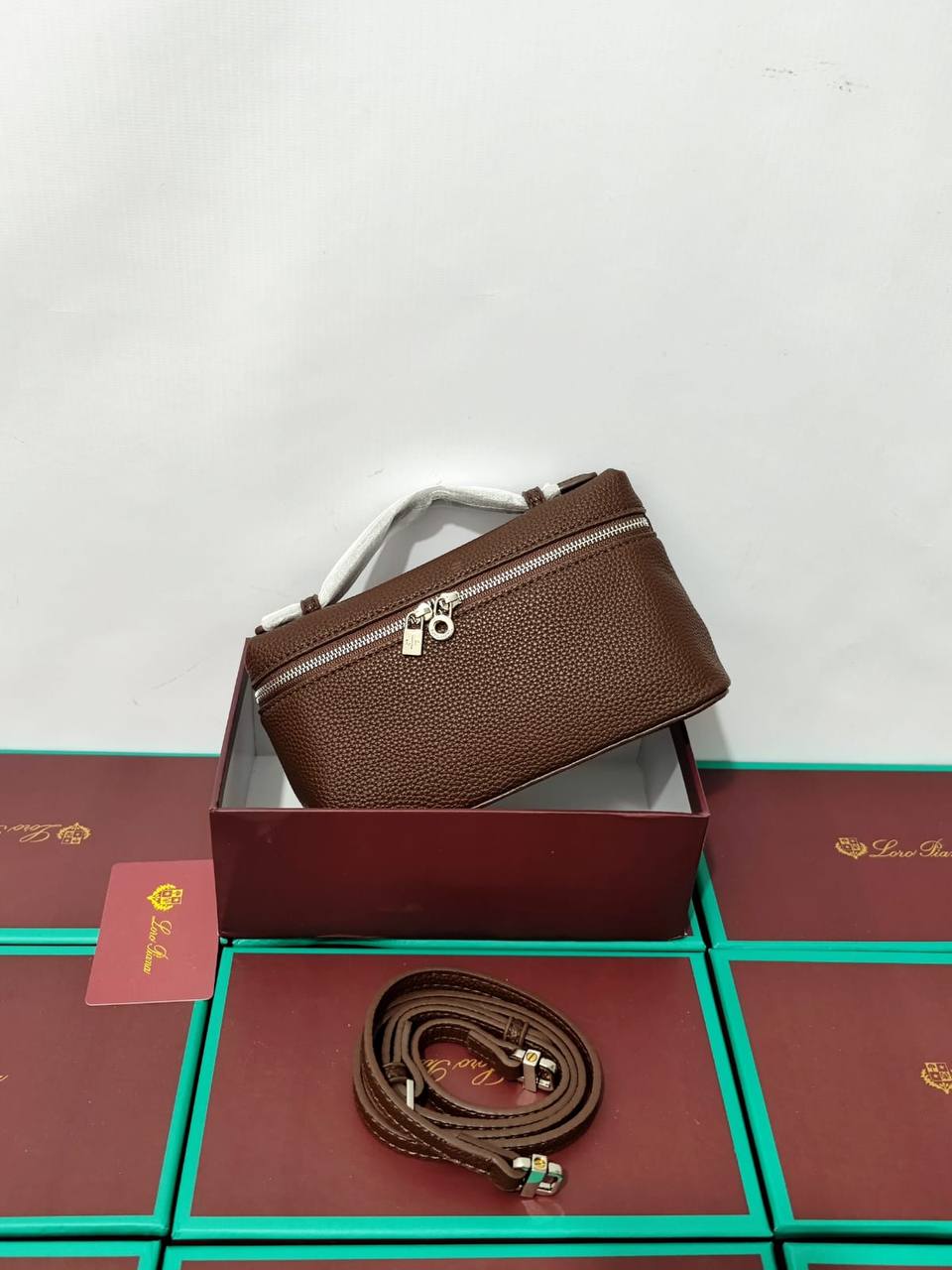 Loro Piana
80 dhs🪙💕
high quality 

with box
🎁🎁🎁

Zain26
♥️♥️♥️