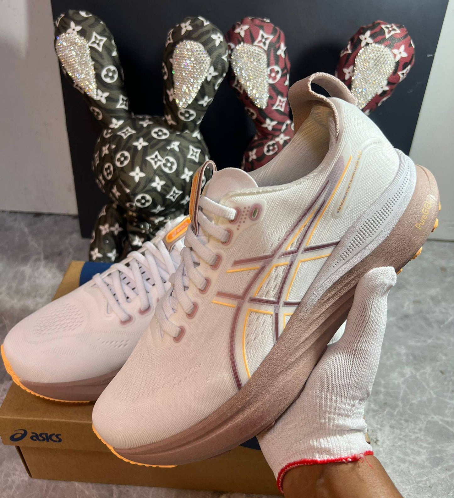 ASICS Men's Gel-Kayano 32 Running Shoes,  White/GRAPHITE GREY 
36-45 Available 🤩
200 dhs💚

Zain242
♥️♥️♥️