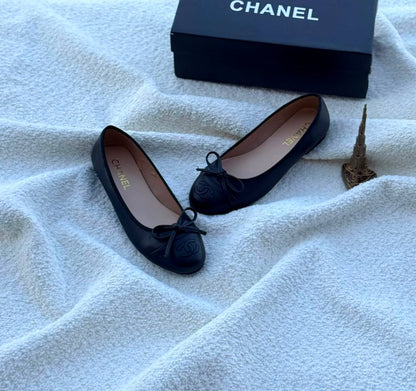 Chanel

Size 36 to 41 

110 dhs🇦🇪🇦🇪

Zain80
♥️♥️♥️
