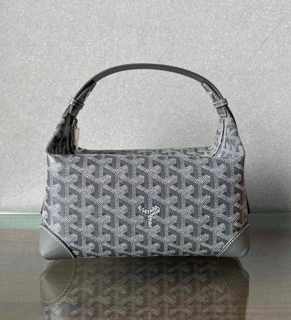 Goyard 
good qualit
 with box 
120 dhs🇦🇪🇦🇪
Size : 25cm

Zain295
♥️♥️♥️