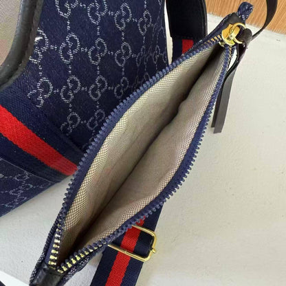 Gucci Giglio
Size: 37 * 29 cm
110 dhs🪙🌨️

Zain115
♥️♥️♥️