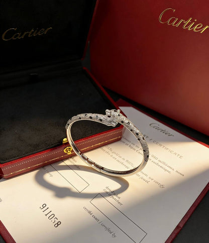 90 dhs💓 Bangle
Cartier MASTER
✨💫
With Normal CARTIER BOX AND PAPER BAG🛍️🎁

Zain89
♥️♥️♥️