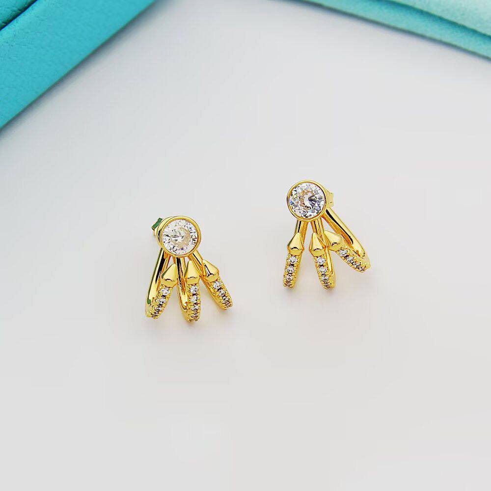 Earring 

50 dhs🪙🌺 

with Box And Paper Bag
🎁🎁🎁

Zain89
♥️♥️♥️