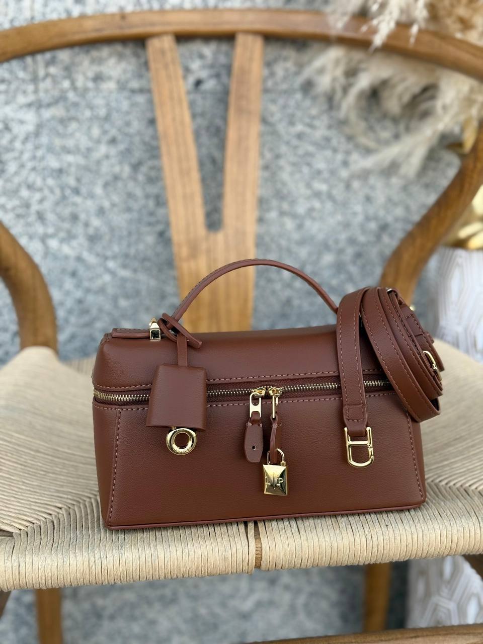 LORO PIANA
22cm
350 dhs❤️
Top quality
With box🎁

Zain167
♥️♥️♥️