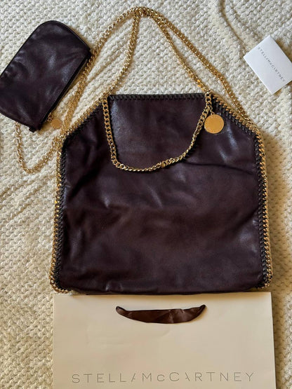 STELLA McCARTNEY
37cm
380 dhs🪙🌨️
Top quality

Zain167
♥️♥️♥️