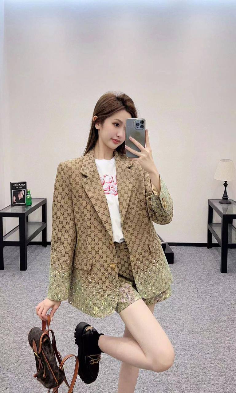 New collections 

master                                             
good pualiit 💖👌🧥🧥


AVAILABLE
290 dhs🇦🇪🇦🇪🇦🇪

size：S M L
Zain231
♥️♥️♥️