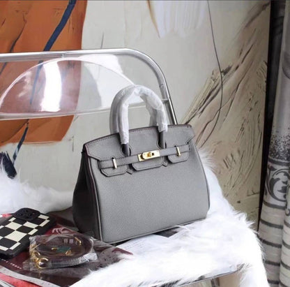 HERMES MINI 
GOOD QUALITY 🌹
95 dhs✅
WITH BOX 📦

Zain28
♥️♥️♥️