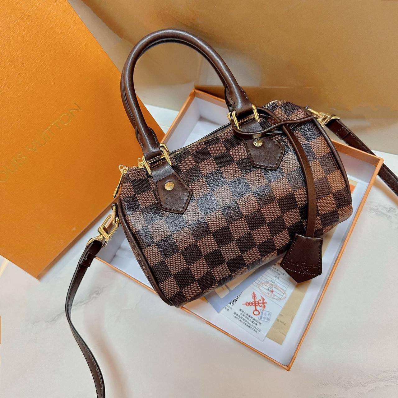 LV SPEEDY SMALL SIZE 
GOOD QUALITY 

WITH BOX 
🎁🎁🎁

85 dhs👑
20cm

Zain39
♥️♥️♥️