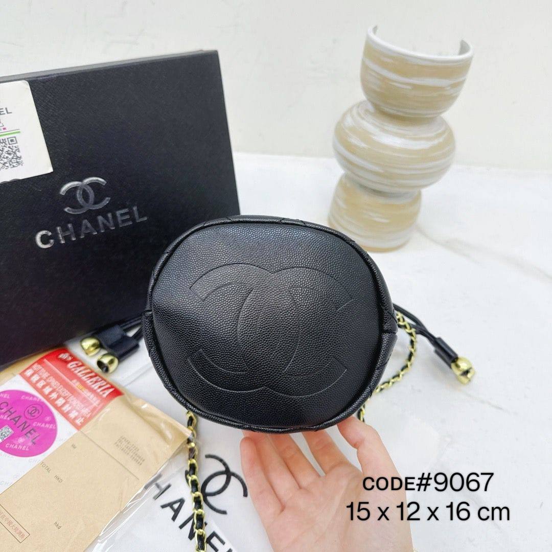 CHANEL ᴍɪɴɪ ᴅʀᴀᴡsᴛʀɪɴɢ
ʙᴜᴄᴋᴇᴛ ʙᴀɢ ʙʟᴀᴄᴋ
ǫᴜɪʟᴛᴇᴅ ᴄᴀᴠɪᴀʀ ʟᴇᴀᴛʜᴇʀ
ᴡɪᴛʜ ɢᴏʟᴅ ᴛᴏɴᴇ ʜᴀʀᴅᴡᴀʀᴇ
ʜᴀs ᴀ ᴄʜᴀɪɴ ʙᴇʟᴛ sᴛʀᴀᴏ
sɪᴢᴇ : 15 cm

ᴡɪᴛʜ BOX
🎁🎁🎁

65 dhs✅

Zain31
♥️♥️♥️