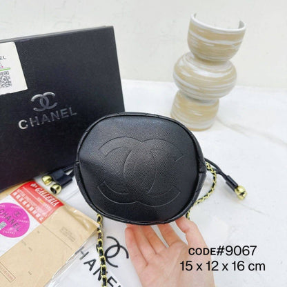 CHANEL ᴍɪɴɪ ᴅʀᴀᴡsᴛʀɪɴɢ
ʙᴜᴄᴋᴇᴛ ʙᴀɢ ʙʟᴀᴄᴋ
ǫᴜɪʟᴛᴇᴅ ᴄᴀᴠɪᴀʀ ʟᴇᴀᴛʜᴇʀ
ᴡɪᴛʜ ɢᴏʟᴅ ᴛᴏɴᴇ ʜᴀʀᴅᴡᴀʀᴇ
ʜᴀs ᴀ ᴄʜᴀɪɴ ʙᴇʟᴛ sᴛʀᴀᴏ
sɪᴢᴇ : 15 cm

ᴡɪᴛʜ BOX
🎁🎁🎁

65 dhs✅

Zain31
♥️♥️♥️