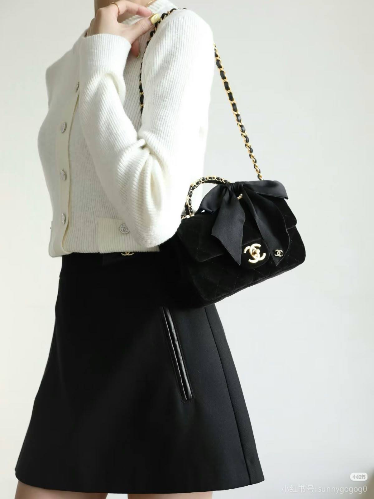 Chanel

55cm 
320 dhs🇦🇪🇦🇪

Zain10
♥️♥️♥️