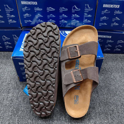 BIRKENSTOCK 
LEATHER SLIPPER 
Original  leather
150 dhs✅
40 to 45

Zain40
♥️♥️♥️
