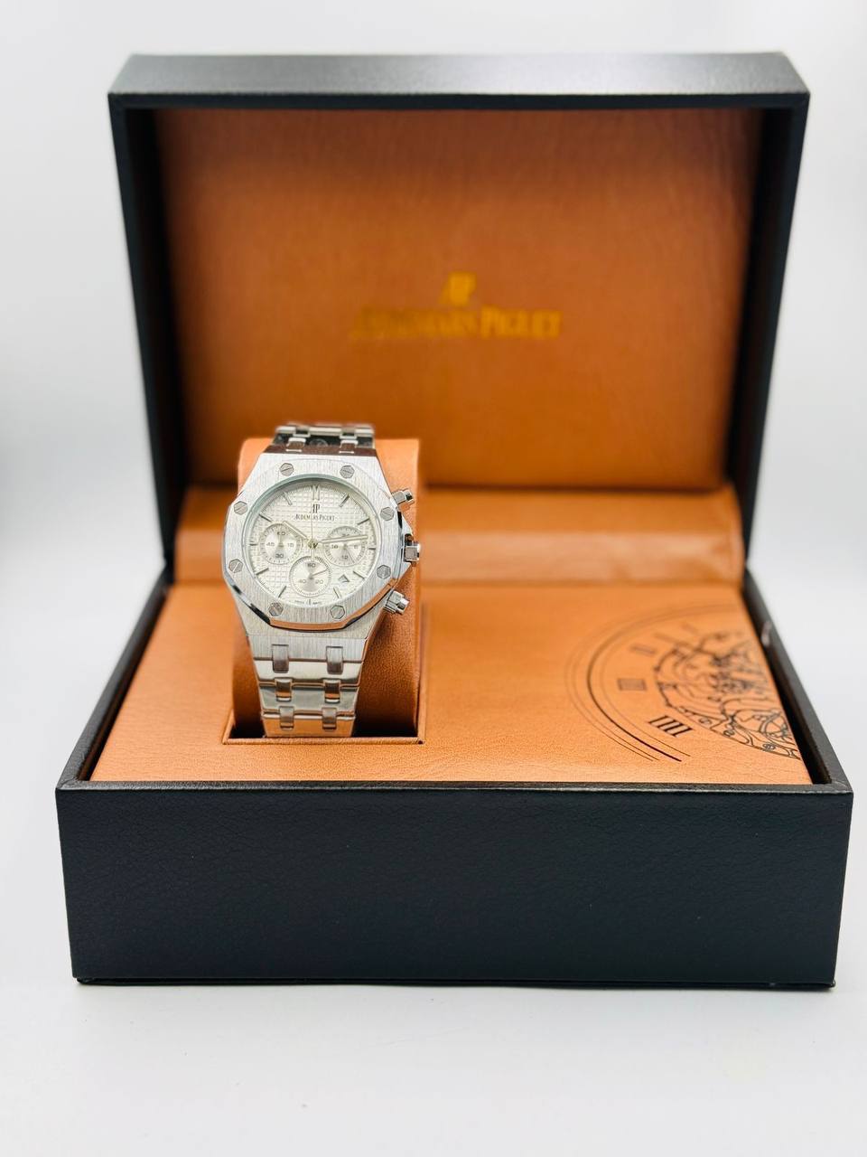 AP Men 
offer price 
70 dhs✅
*Chronograph working*

Zain08
♥️♥️♥️