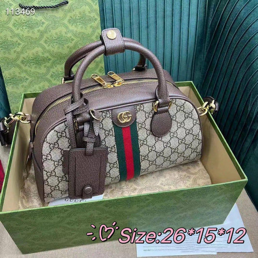 Gucci

✨✨NEW ✨✨

95 dhs🪙🪙

with box
🎁🎁🎁

Zain38
♥️♥️♥️