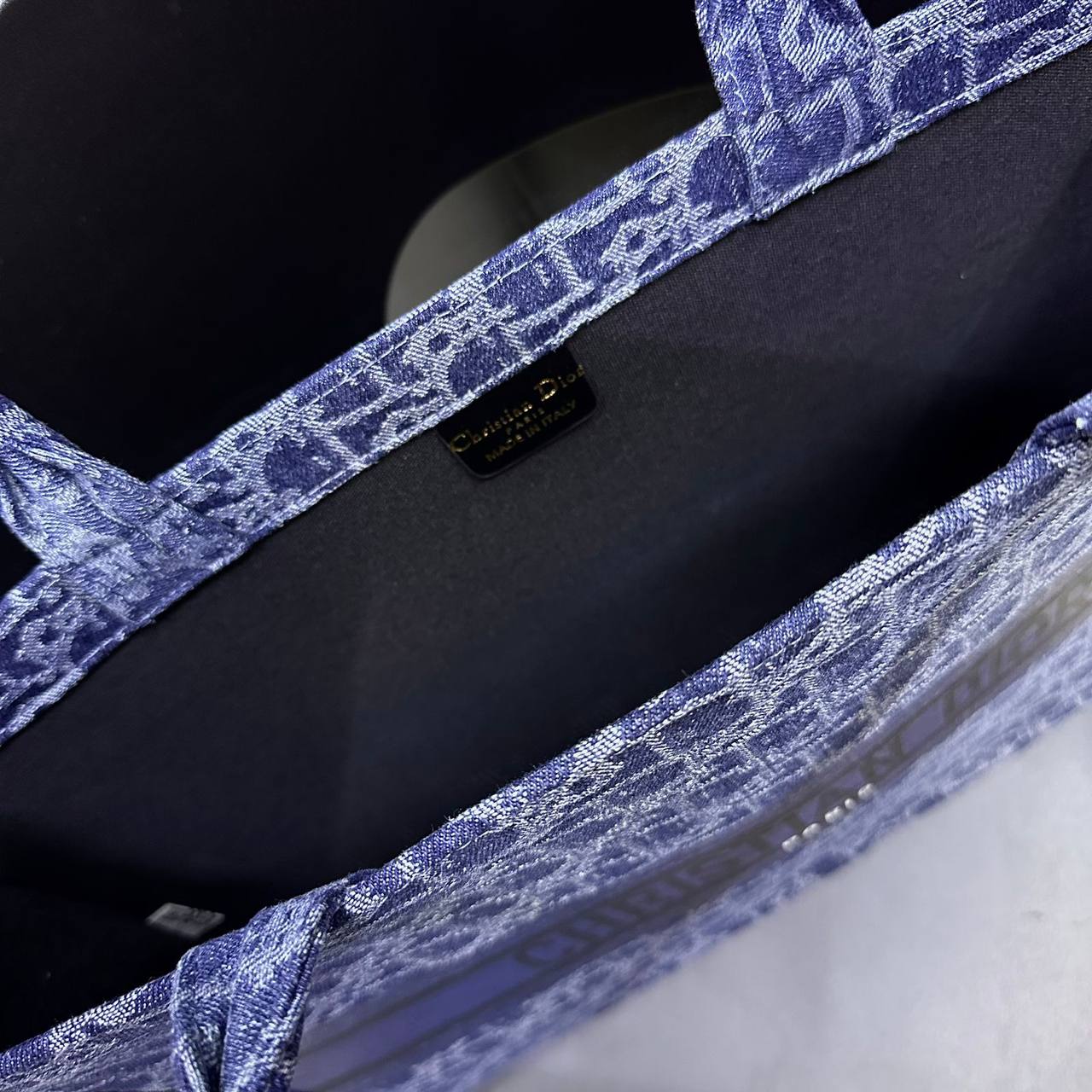 DIOR TOTE BAG 
 HIGH QUALITY ,
SMALL SIZE 105 DHS🇦🇪🇦🇪
BIG SIZE 120 DHS🇦🇪🇦🇪

Zain295
♥️♥️♥️