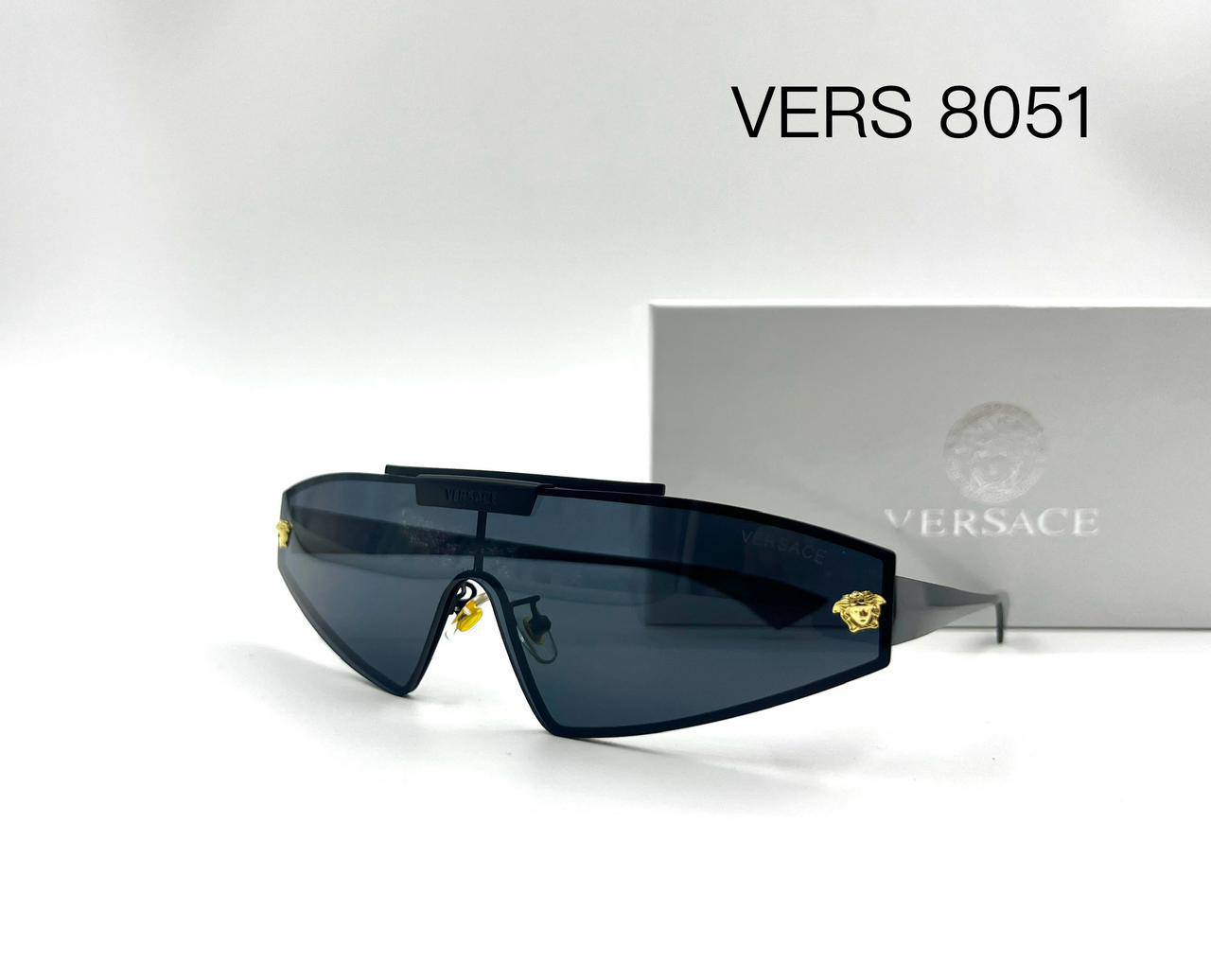 VERSACE

Sunglasses 🕶️ 
Good quality 💯 
Master box 🗃️ 

50 dhs🗽

Zain273
♥️♥️♥️