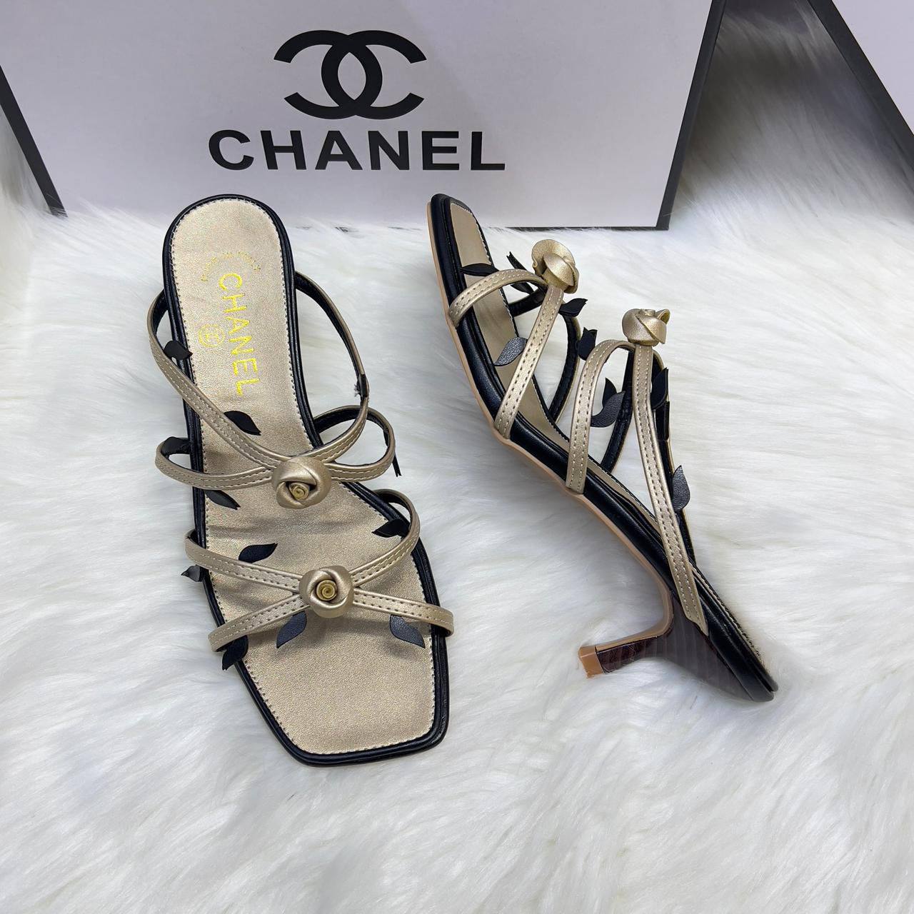 CHANEL 

140 dhs❣️

SIZE  36 -41 available

Zain88
♥️♥️♥️