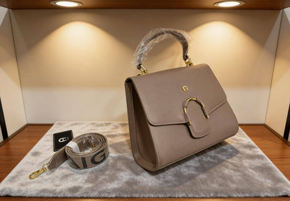 Aigner

115 dhs🇦🇪🇦🇪
Have box

Zain07
♥️♥️♥️