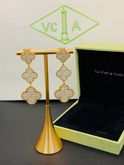 VCA EARRING
MASTER💫✨
3 Flower
90 DHS✅
 WITH  BOX AND PAPER BAG🛍️🎁

Zain89
♥️♥️♥️