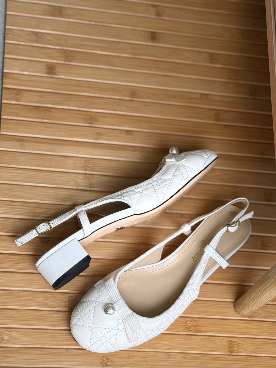 Dior

Size 36 to 42

500 dhs🇦🇪🇦🇪

Zain303
♥️♥️♥️
