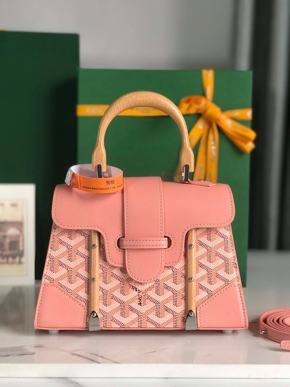 Goyard
Material: Goyardine canvas and leather

 Design: Structured handbag with a top handle

 Closure: Leather strap and clasp Style: Luxury, classic handbag

For Price 👇 WhatsApp✅
0568585901 
0507557372
0552275751 Owner Zain 👌

Zain325
♥️♥️♥️