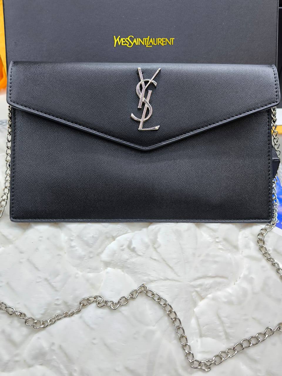 YSL

65 dhs✅

with box
🎁🎁🎁

Zain203
♥️♥️♥️