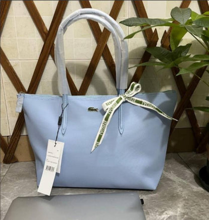Lacoste
50 dhs✅
size 46×28×12cm

Zain42
♥️♥️♥️