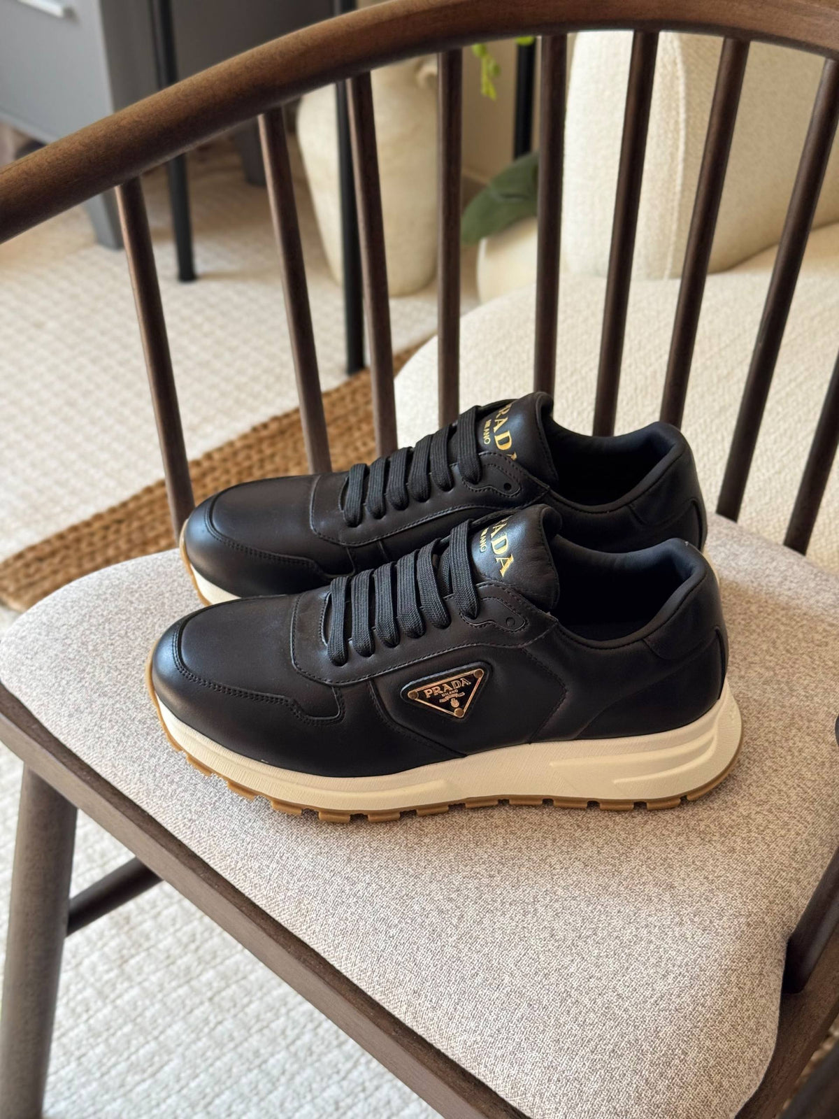 Prada Sneakers

Vip Quality

Size: 40 to 46
480 dhs🇦🇪🇦🇪

Zain185
♥️♥️♥️