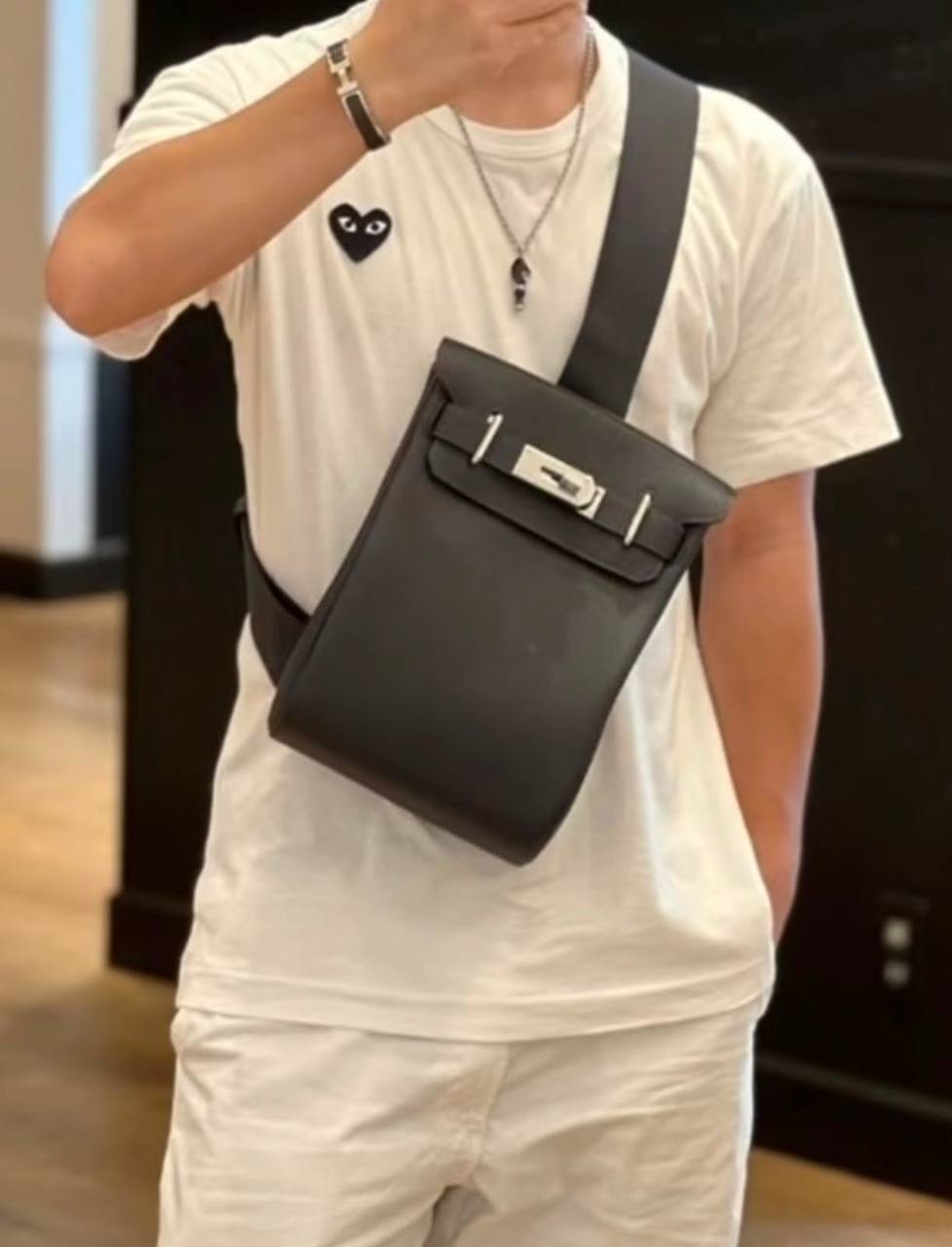 HERMES 

NEW DESIGN 

GOOD QUALITY 

WITH BOX 

110 DHS🇦🇪🇦🇪🇦🇪
Zain295
♥️♥️♥️