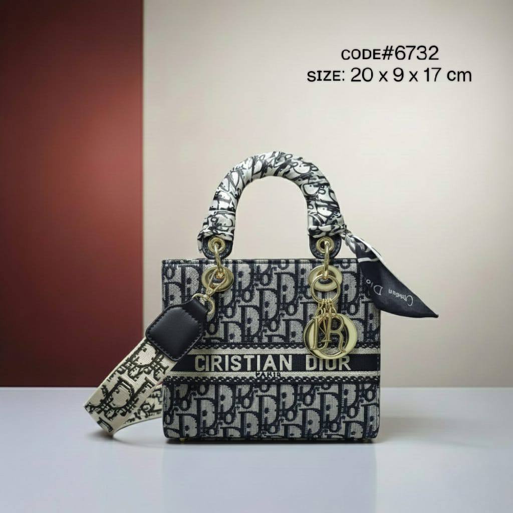 CHRISTIAN LADY DIOR
ᴄᴀɴᴠᴀs ᴏʙʟɪǫᴜᴇ ᴍᴀᴛᴇʀɪᴀʟ
ᴀɴᴅ ʟᴇᴀᴛʜᴇʀ ᴍᴀᴛᴇʀɪᴀʟ
ɢᴏʟᴅ ʜᴀʀᴅᴡᴀʀᴇ
sɪᴢᴇ: 20 cm

75 dhs✅

Zain31
♥️♥️♥️