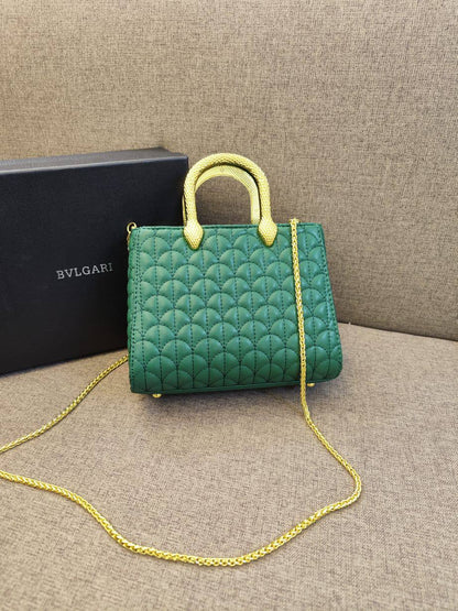 Bvlgari - Prada - Fendi

95 dhs🪙

 high quality 
With box
🎁🎁🎁

Zain26
♥️♥️♥️