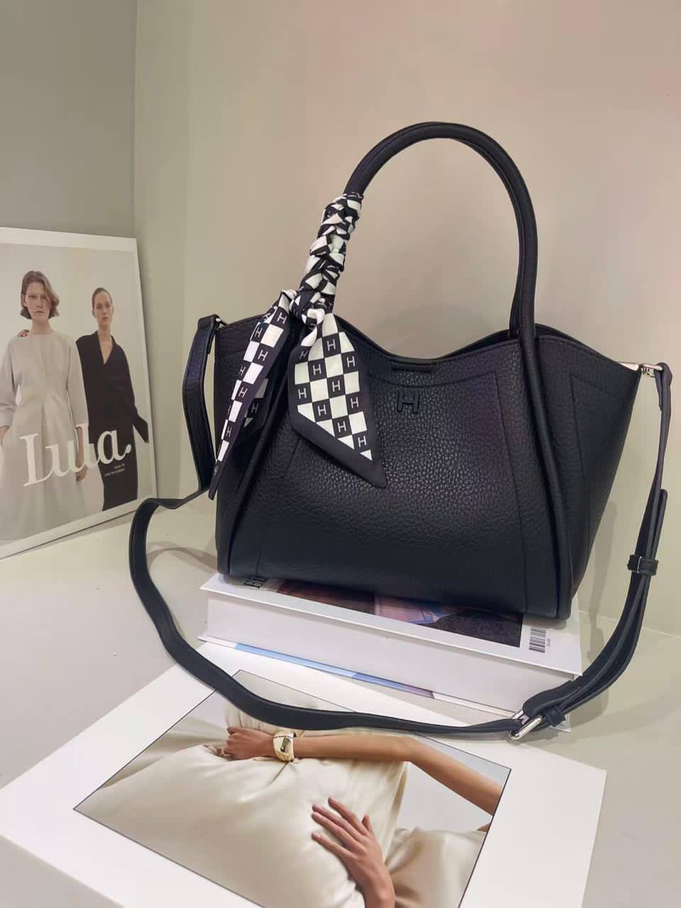 Hermes 

110 dhs💓
Size 26cm

Zain200
♥️♥️♥️