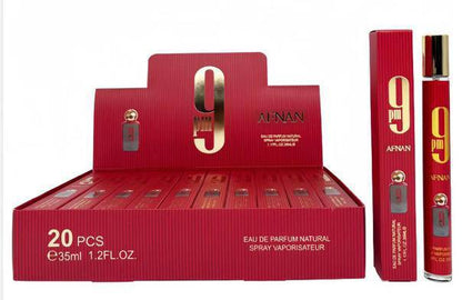 Perfume box

20 pc inside

80 dhs 

full box🎁🎁🎁

Zain254
♥️♥️♥️