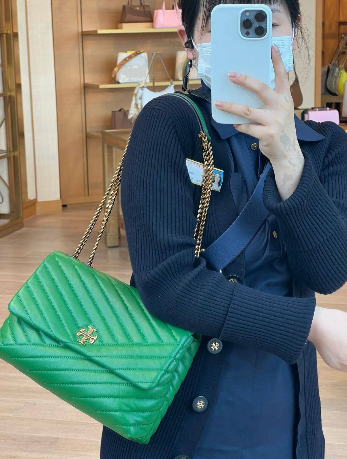 TORY BURCH 
GOOD QUALITY
 WITH BOX 
95 dhs✅

Zain295
♥️♥️♥️