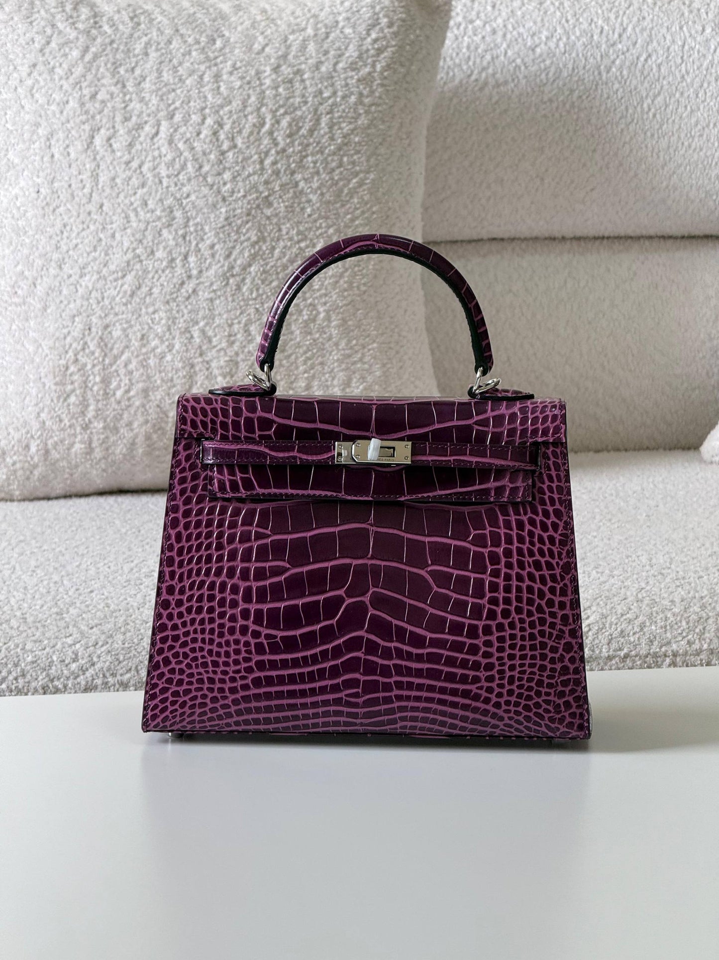 Hermes kelly 25cm croc 💕master quality😍

with box❤️
🎁🎁🎁

650 dhs🪙🌨️

Zain52
♥️♥️♥️