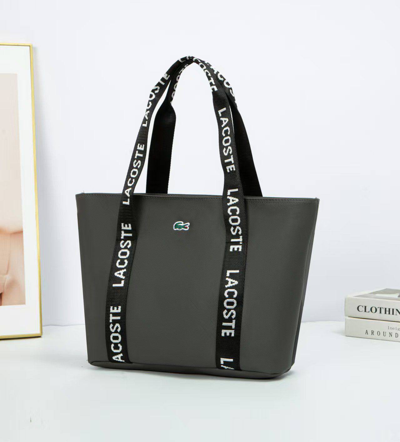 LACOSTE BAG 
40 dhs🌺

Zain40
♥️♥️♥️