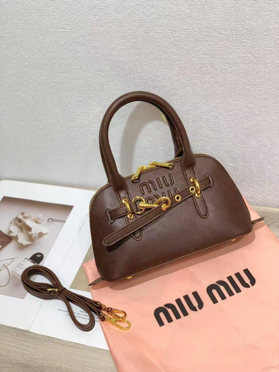 Miu Miu
High quality
90 dhs✅

Zain50
♥️♥️♥️