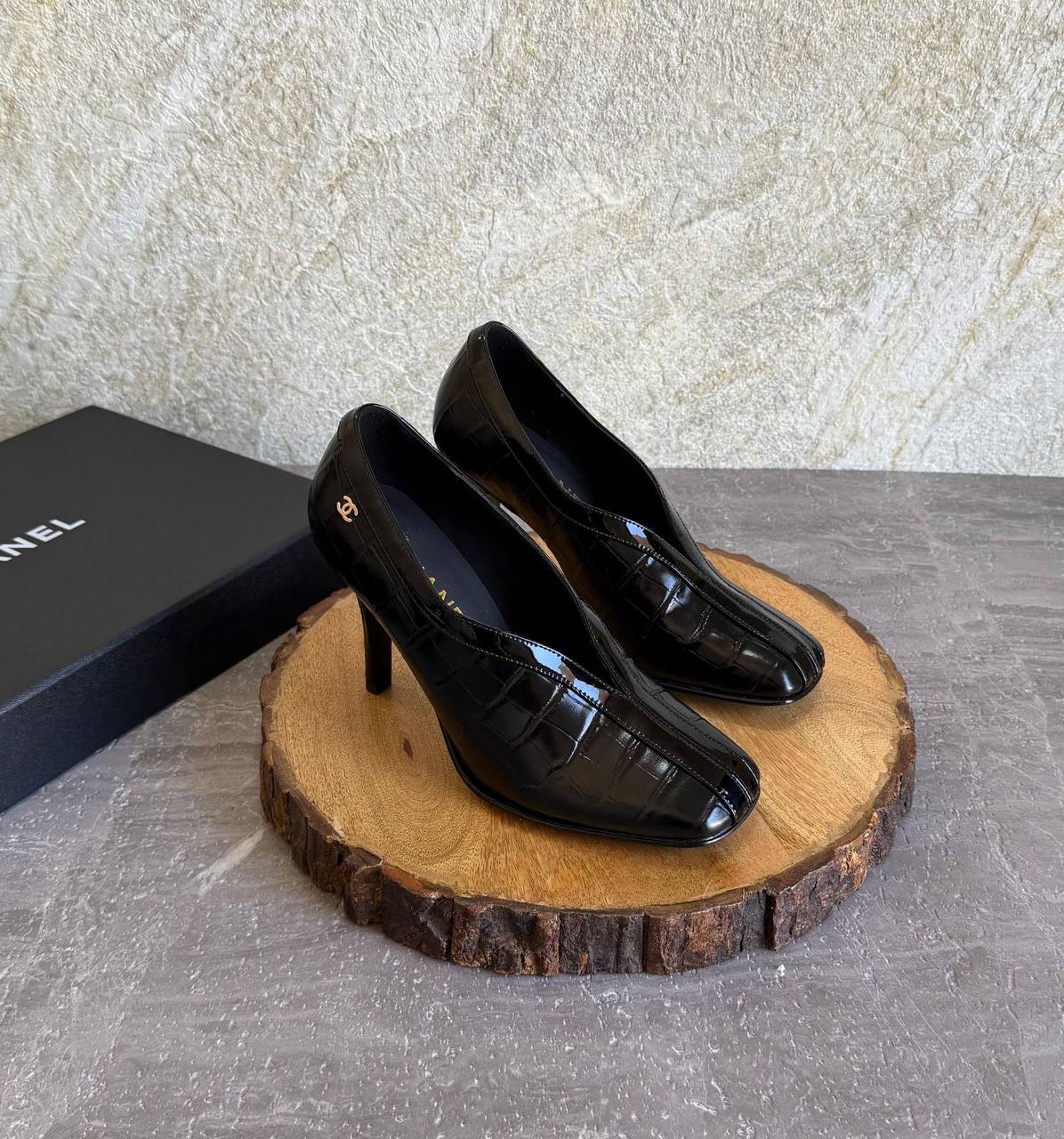 CHANEL 💫😍
SuperMaster Quality 💯
550 dhs✅
Size: 36-41 💥

Zain171
♥️♥️♥️
