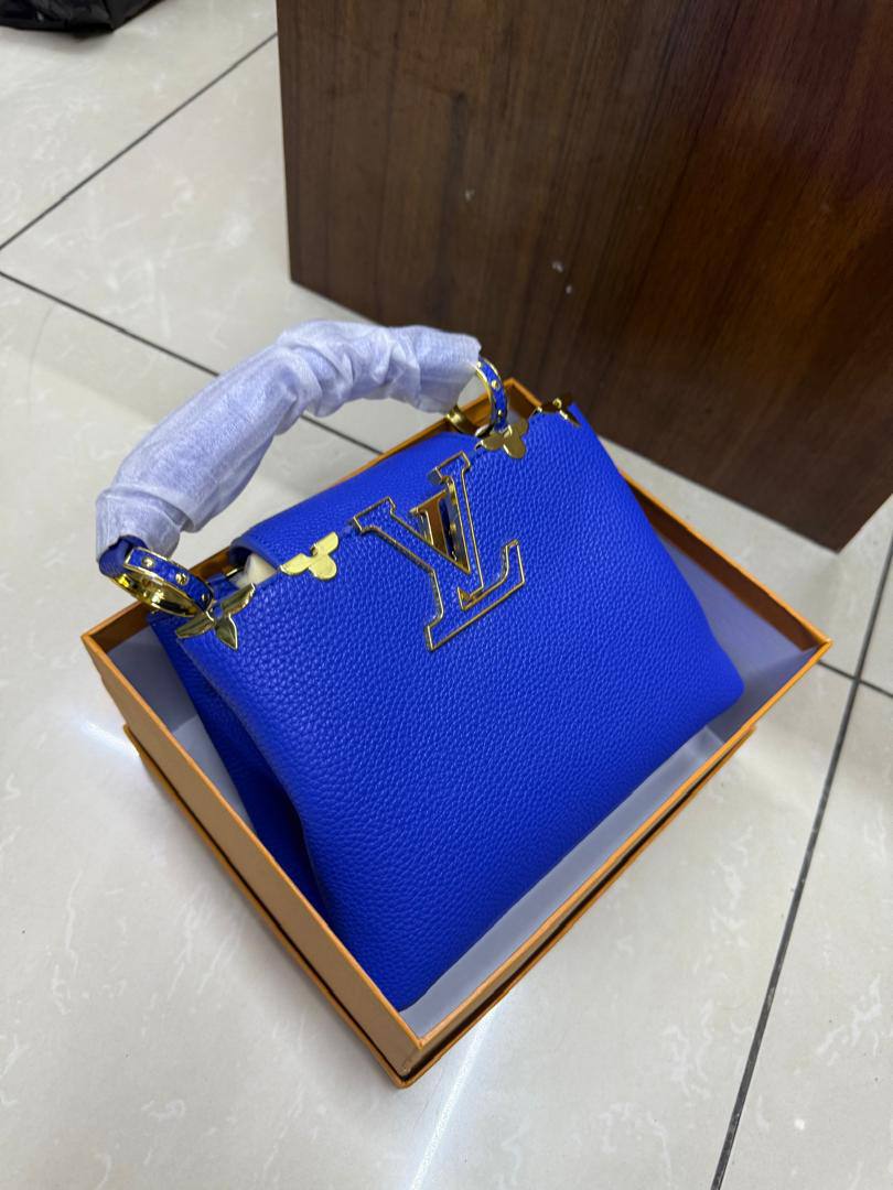 LV
100 dhs🇦🇪🇦🇪
with box
size 22cm

Zain26
♥️♥️♥️