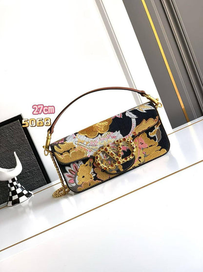 Valentino 
Master ++
270 dhs🪙🌨️

Zain153
♥️♥️♥️