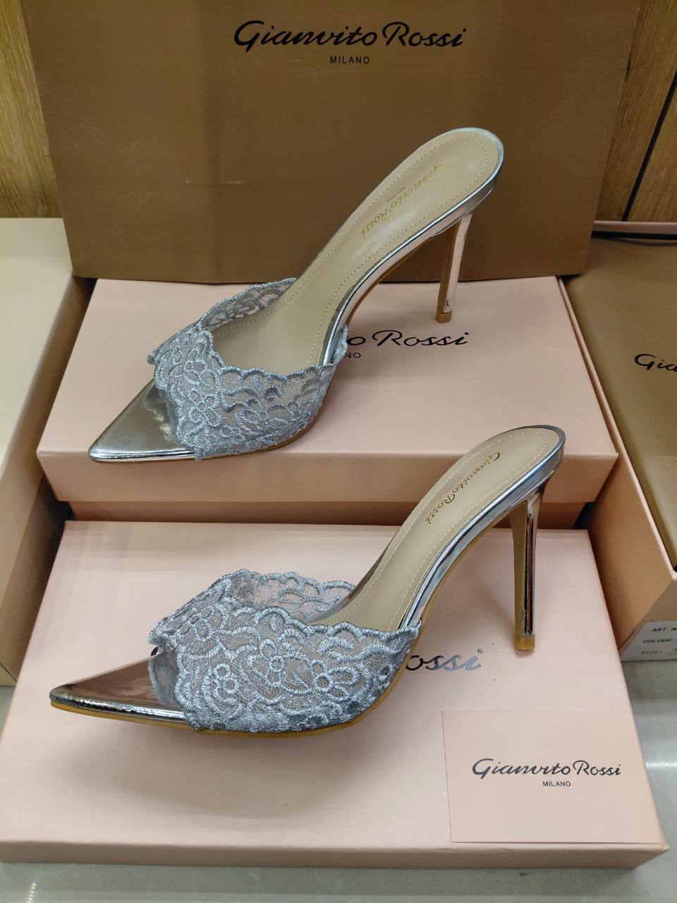 Gianvito Rossi 9cs
High Heel New Arrived 
High Quality 

Size 36 To 41

100 DHS🇦🇪🇦🇪

Zain120
♥️♥️♥️