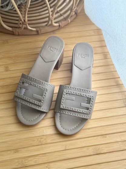 Fendi
*AAA Quality*
𝗦𝗶𝘇𝗲 𝟯𝟲 𝘁𝗼𝗼 𝟰𝟭 
400 dhs💓

Zain302
♥️♥️♥️