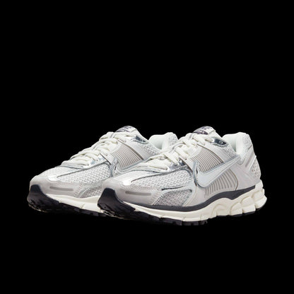 NIKE Zoom Vomero 5 "Metallic Silver"🪙🤍
36-45 AVAILABLE 🤩
180 dhs🗽

Zain242
♥️♥️♥️