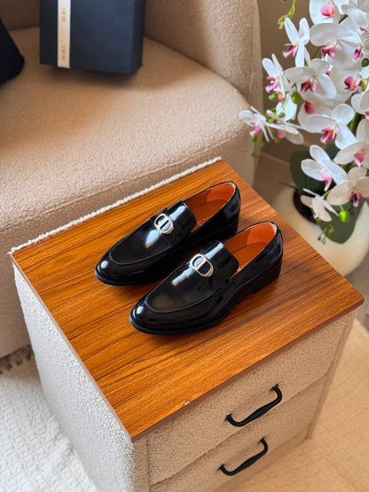Christian Dior
*AAA QUALITY*
*size: 40 to 46*
490 dhs💓

Zain185
♥️♥️♥️
