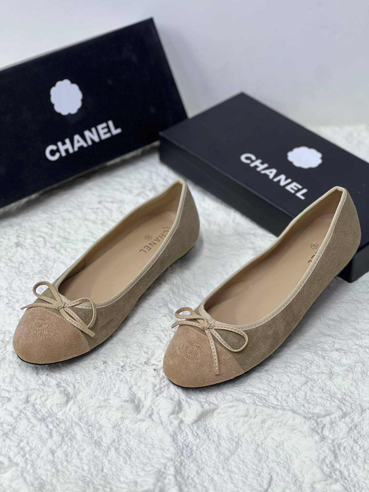 Chanel 
New arrive
Size 36-41
105 dhs🇦🇪🇦🇪

(Limited stock )🙏

Zain21
Zain86
♥️♥️♥️