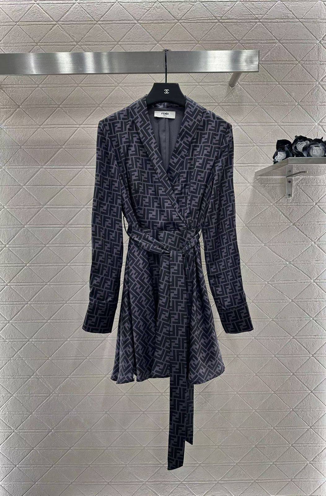 *New collections 💕💕    
180 dhs❣️
*good  quality  
*Sizes:S M L 
*AVAILABL

Zain231
♥️♥️♥️